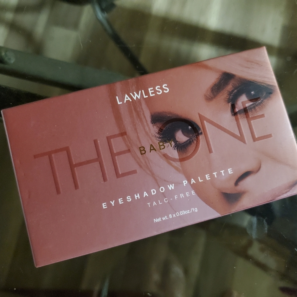 LAWLESS The Baby One Mini Eyeshadow Palette